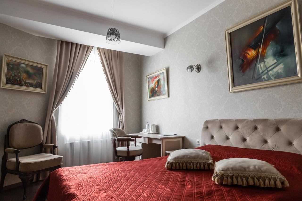 Hotel "Mandarin Clubhouse" Kharkiv Exterior photo