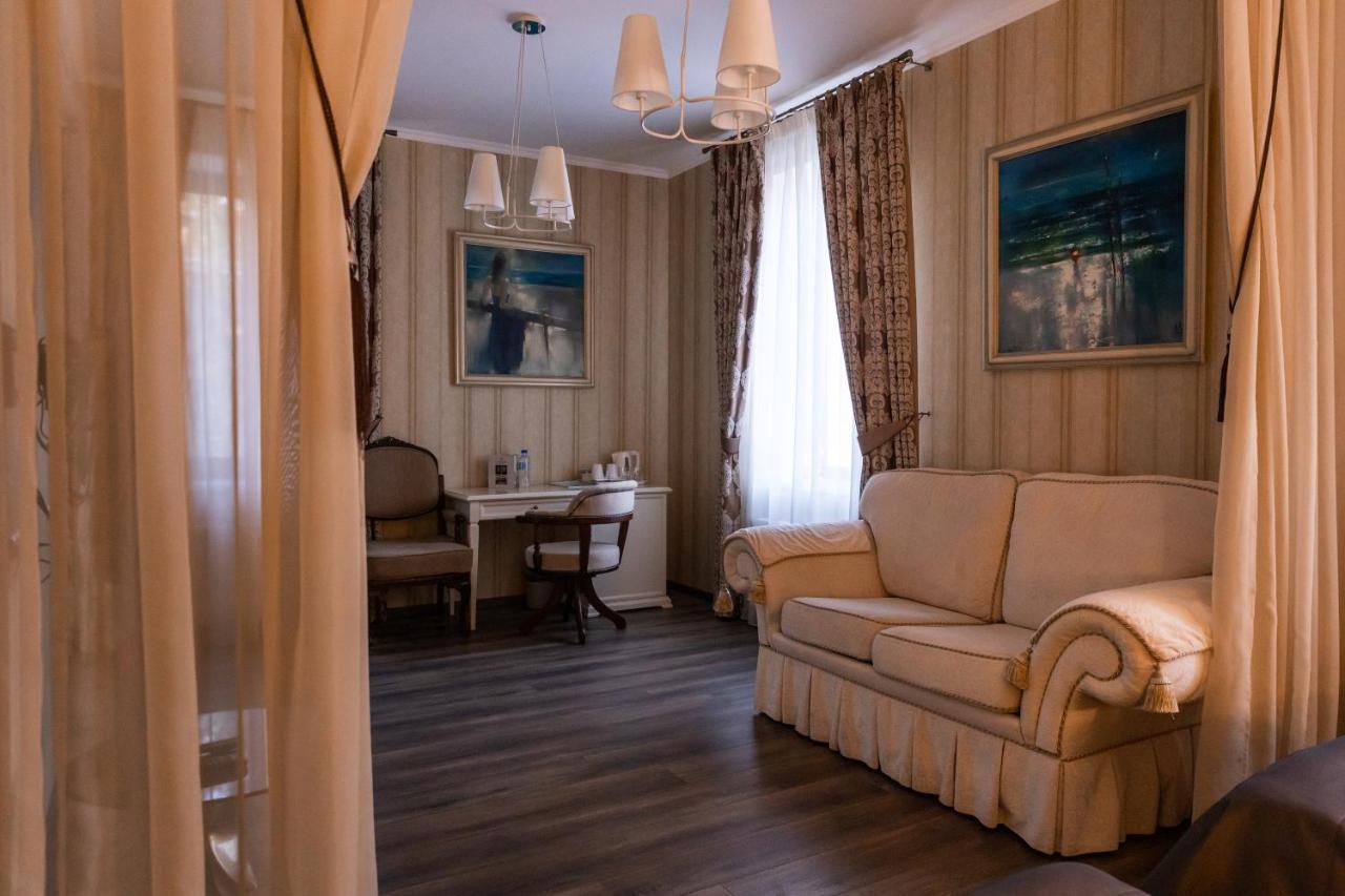Hotel "Mandarin Clubhouse" Kharkiv Exterior photo