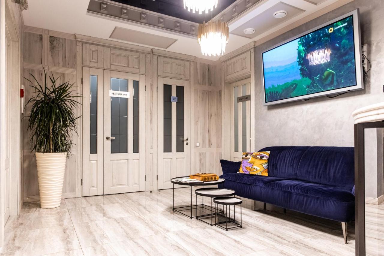 Hotel "Mandarin Clubhouse" Kharkiv Exterior photo