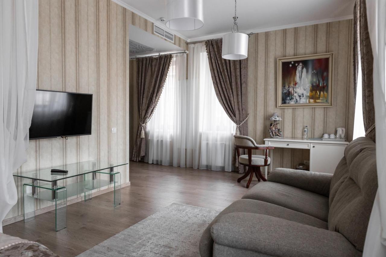 Hotel "Mandarin Clubhouse" Kharkiv Exterior photo