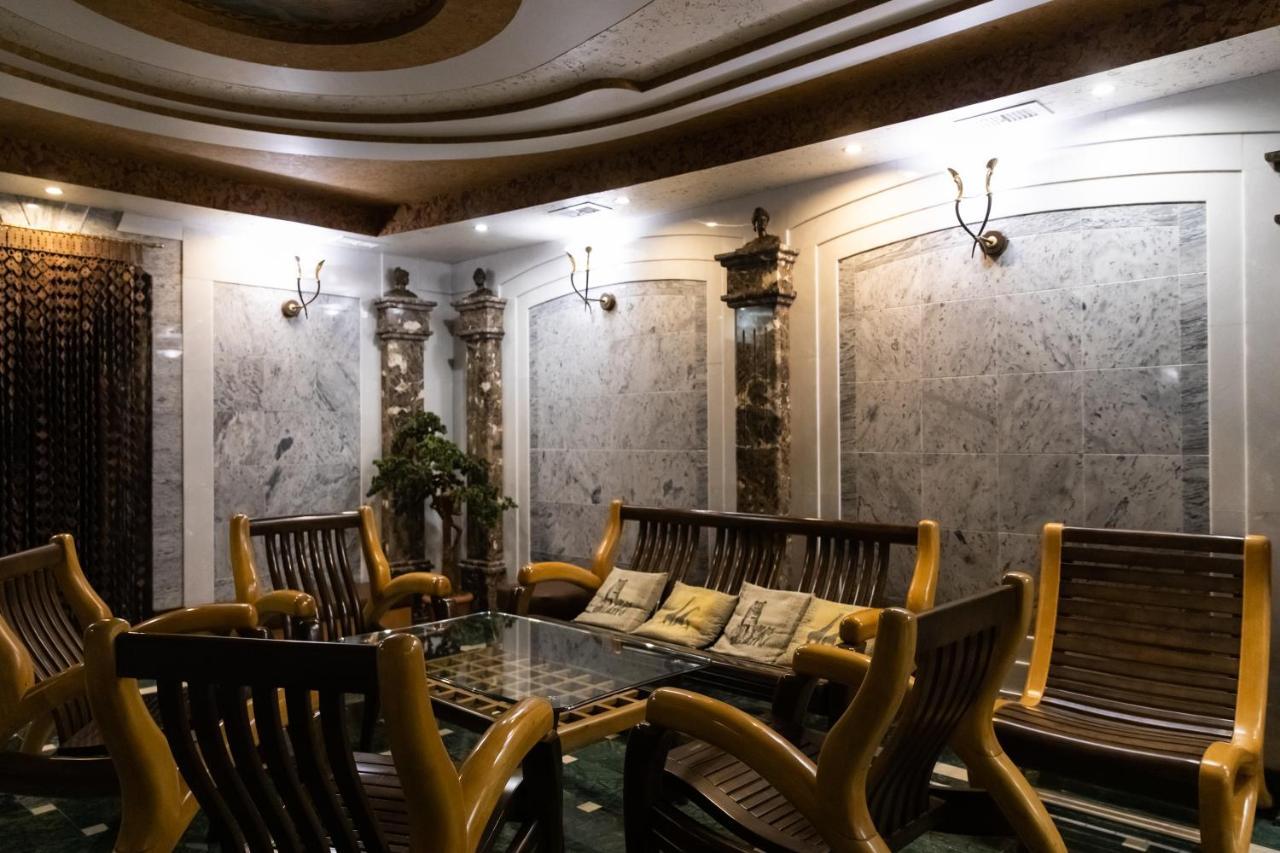 Hotel "Mandarin Clubhouse" Kharkiv Exterior photo