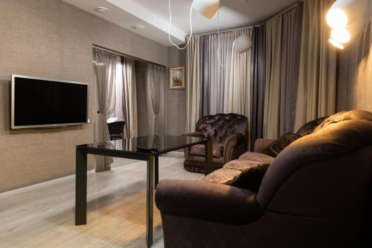 Hotel "Mandarin Clubhouse" Kharkiv Exterior photo