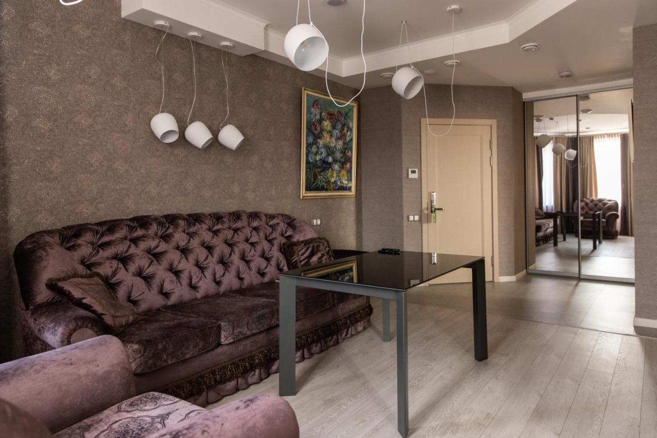 Hotel "Mandarin Clubhouse" Kharkiv Exterior photo