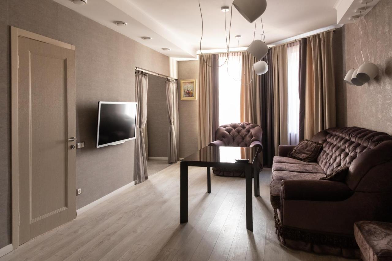 Hotel "Mandarin Clubhouse" Kharkiv Exterior photo