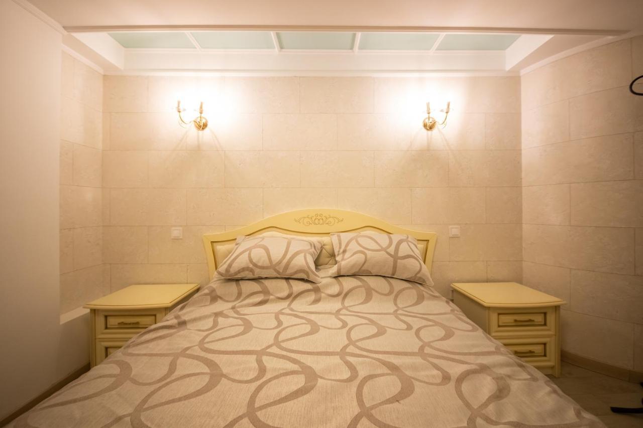 Hotel "Mandarin Clubhouse" Kharkiv Exterior photo