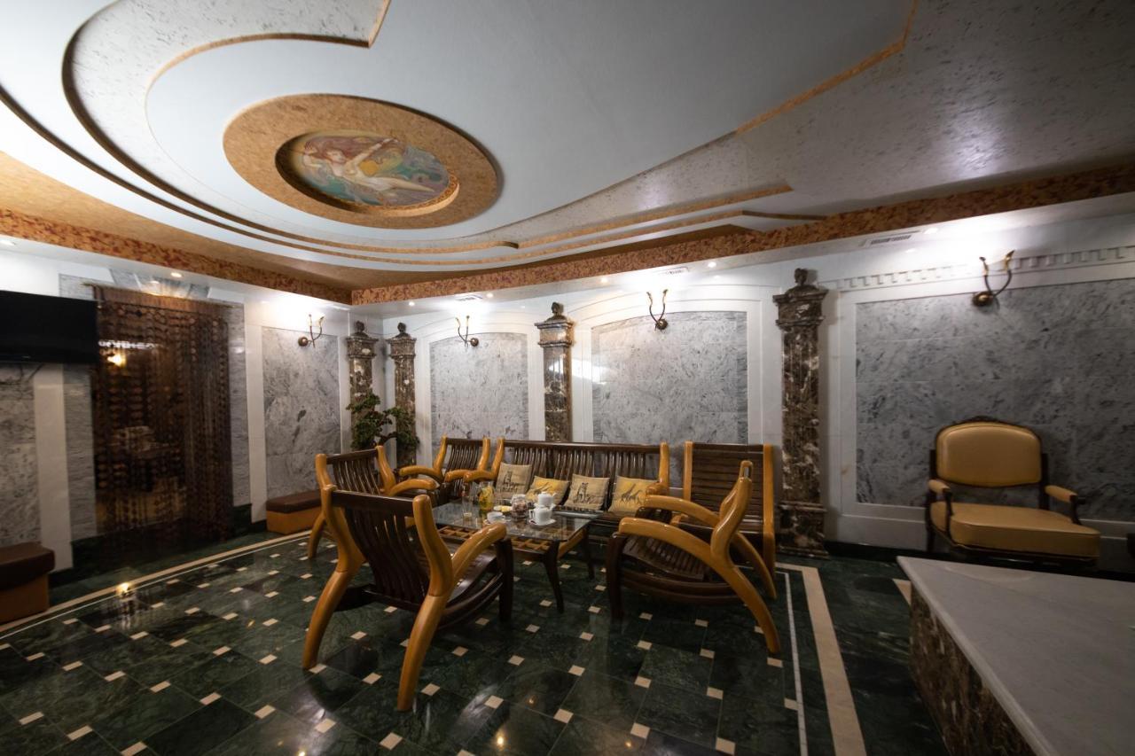 Hotel "Mandarin Clubhouse" Kharkiv Exterior photo