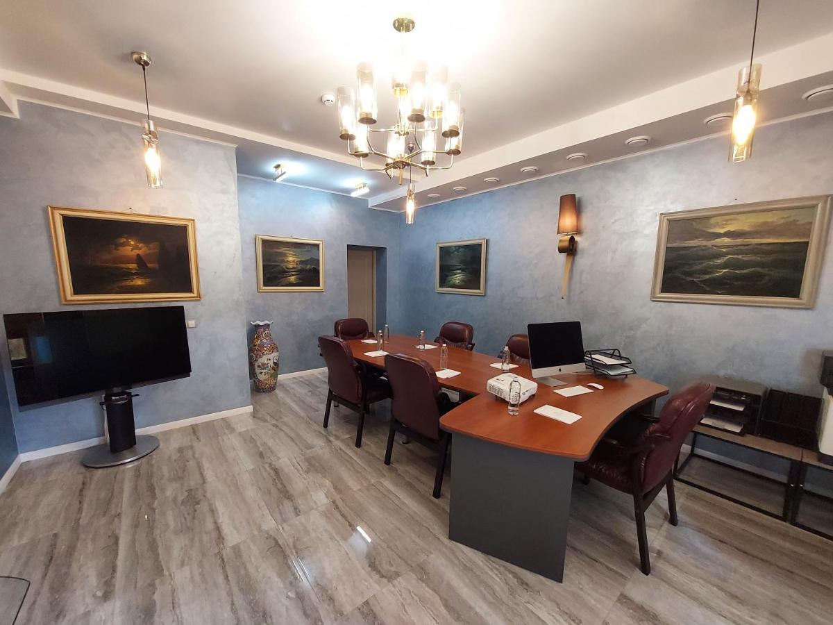 Hotel "Mandarin Clubhouse" Kharkiv Exterior photo