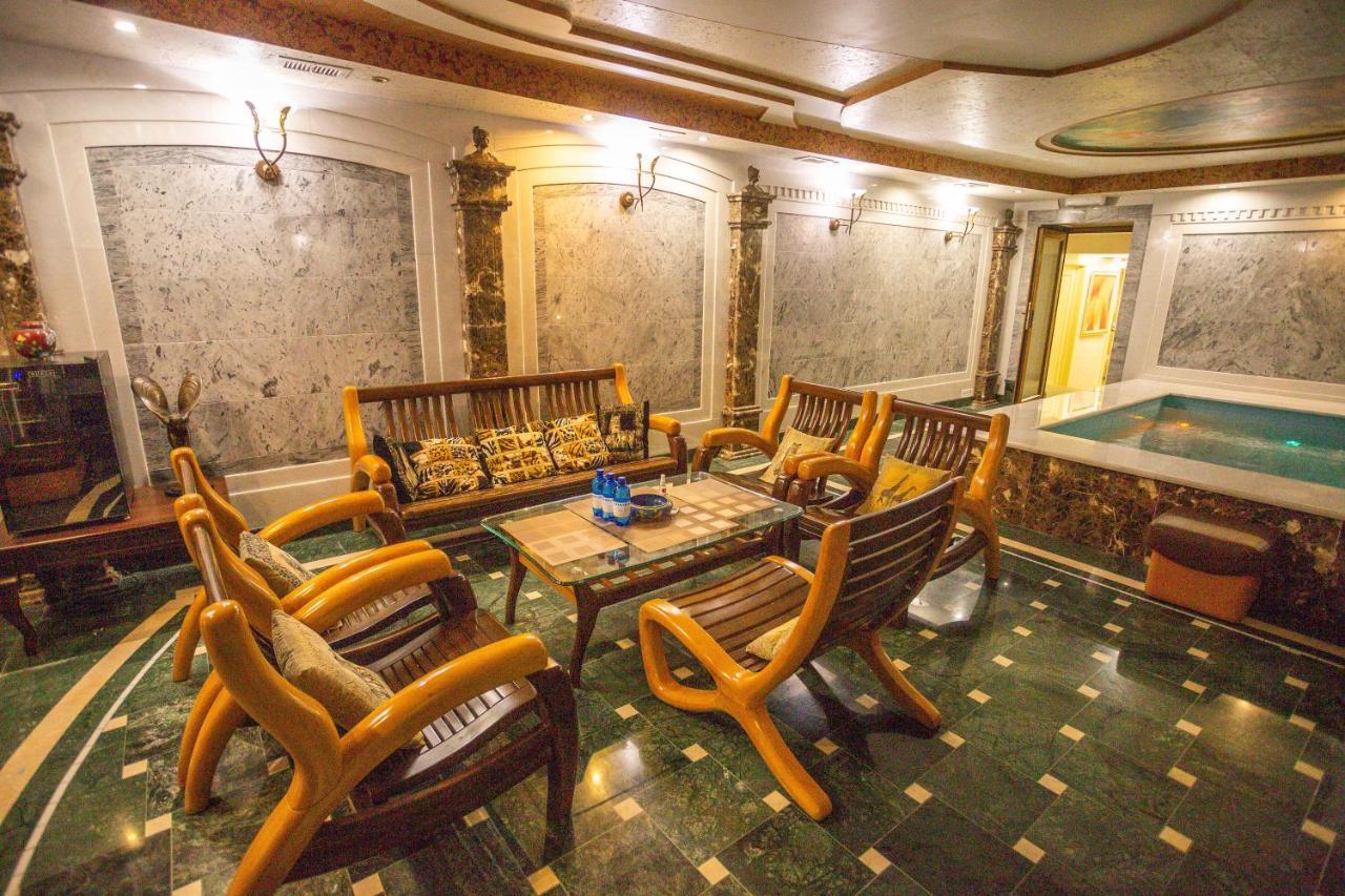 Hotel "Mandarin Clubhouse" Kharkiv Exterior photo