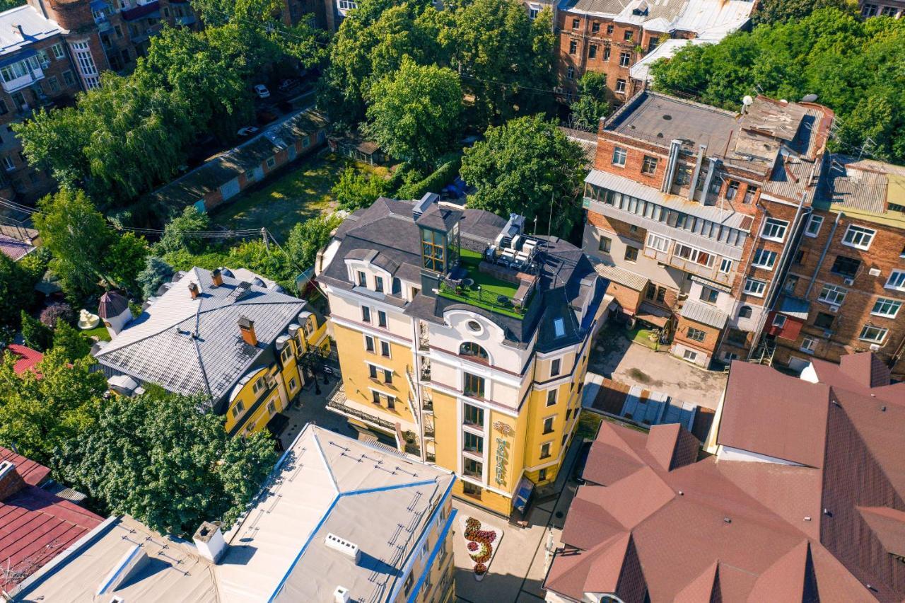 Hotel "Mandarin Clubhouse" Kharkiv Exterior photo