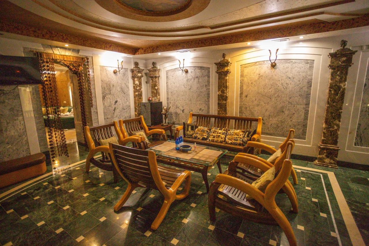 Hotel "Mandarin Clubhouse" Kharkiv Exterior photo